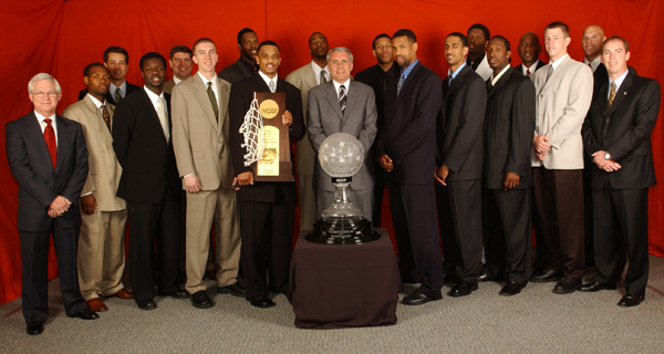 1999-2000 Men's Baksetball Team Photo